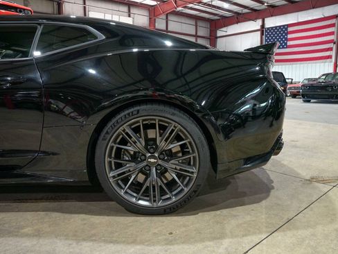 Used 2018 Chevrolet Camaro ZL1 RWD image 5