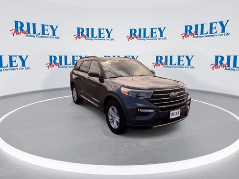 Certified 2022 Ford Explorer XLT w/ Equipment Group 202A AWD/4WD image 2
