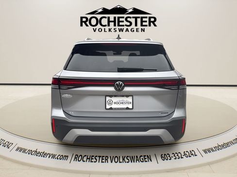 Used 2025 Volkswagen Tiguan SE AWD/4WD image 5