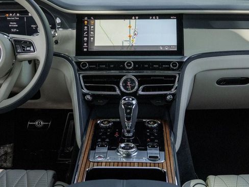 Used 2023 Bentley Flying Spur V8 AWD/4WD image 19