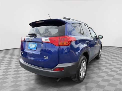 Used 2015 Toyota RAV4 XLE AWD/4WD image 4