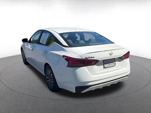 Used 2025 Nissan Altima 2.5 SV FWD image 4