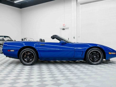 Used 1996 Chevrolet Corvette Convertible RWD image 6