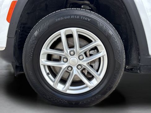 Used 2023 Jeep Grand Cherokee L Laredo image 30