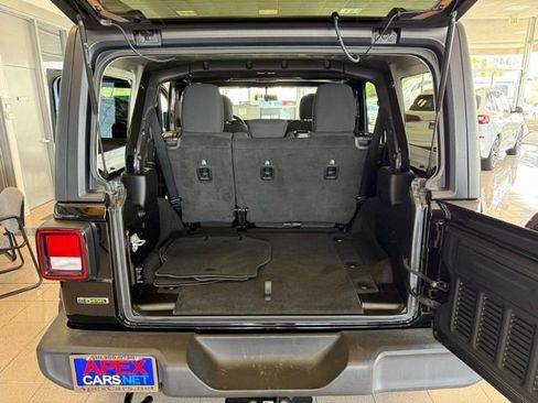 Used 2021 Jeep Wrangler Unlimited Sport image 29
