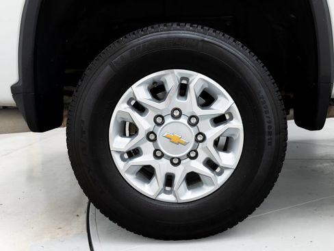 Used 2024 Chevrolet Silverado 2500 LTZ w/ LTZ Convenience Package AWD/4WD image 17