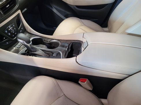 Used 2019 Buick Envision Essence FWD image 26