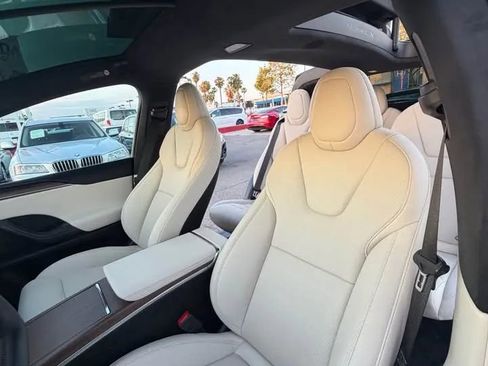 Used 2022 Tesla Model X image 13