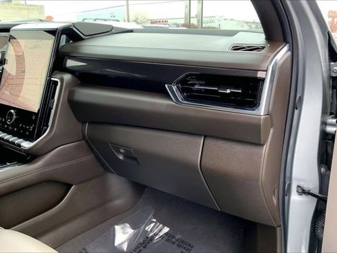 Used 2025 GMC Yukon Elevation image 16