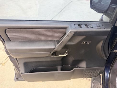 Used 2011 Nissan Titan SV w/ SV Value Truck Pkg RWD image 10