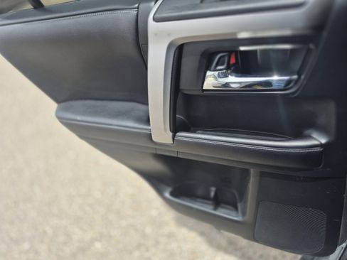 Used 2018 Toyota 4Runner SR5 AWD/4WD image 19
