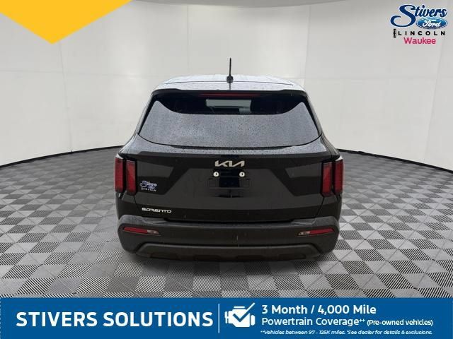 Used 2023 Kia Sorento LX FWD image 7