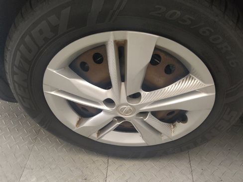 Used 2019 Nissan Kicks S FWD image 31