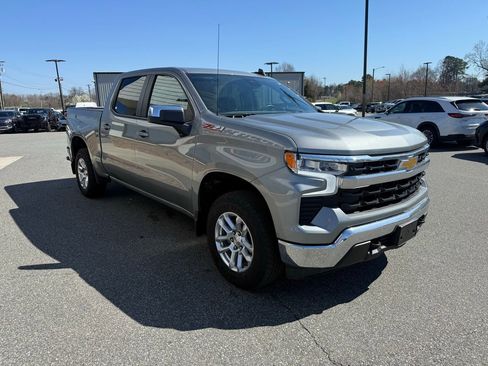 Used 2025 Chevrolet Silverado 1500 LT w/ Z71 Off-Road Package image 9