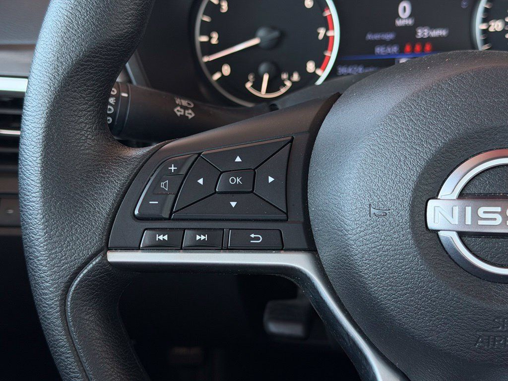 Used 2025 Nissan Altima 2.5 SV FWD image 24