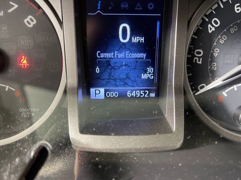 Used 2016 Toyota Tacoma SR5 image 19