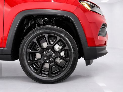 Used 2023 Jeep Compass Latitude w/ Sun and Sound Group AWD/4WD image 9
