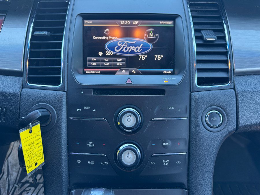 Used 2013 Ford Taurus SEL FWD image 22