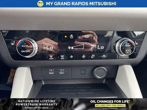 New 2026 Mitsubishi Outlander SE image 23