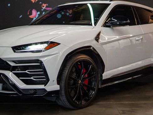 Used 2019 Lamborghini Urus image 2