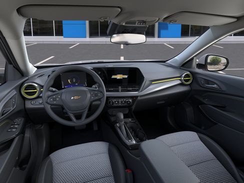 Used 2026 Chevrolet Trax LT FWD image 39