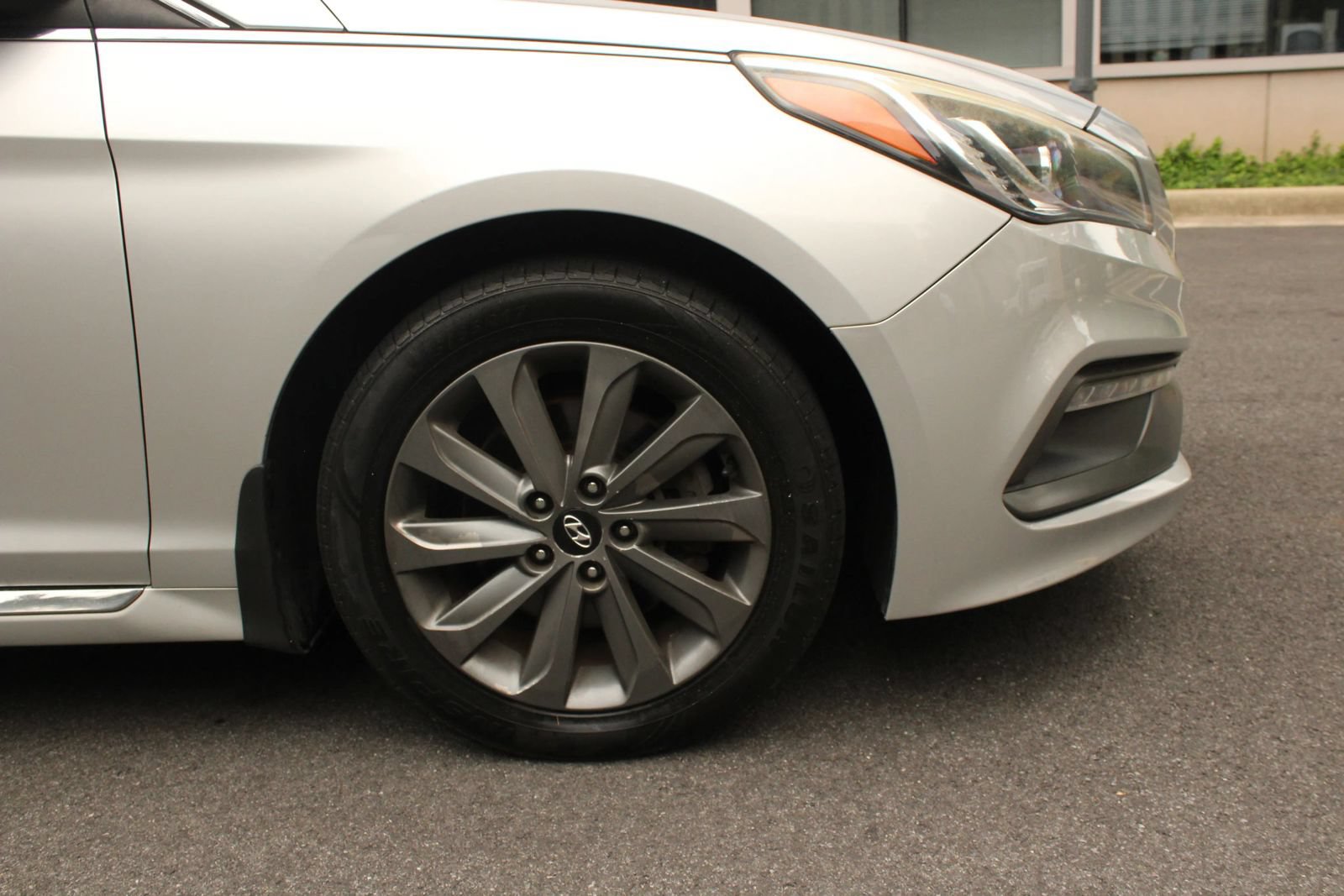 Used 2015 Hyundai Sonata Sport w/ Option Group 04 FWD image 4