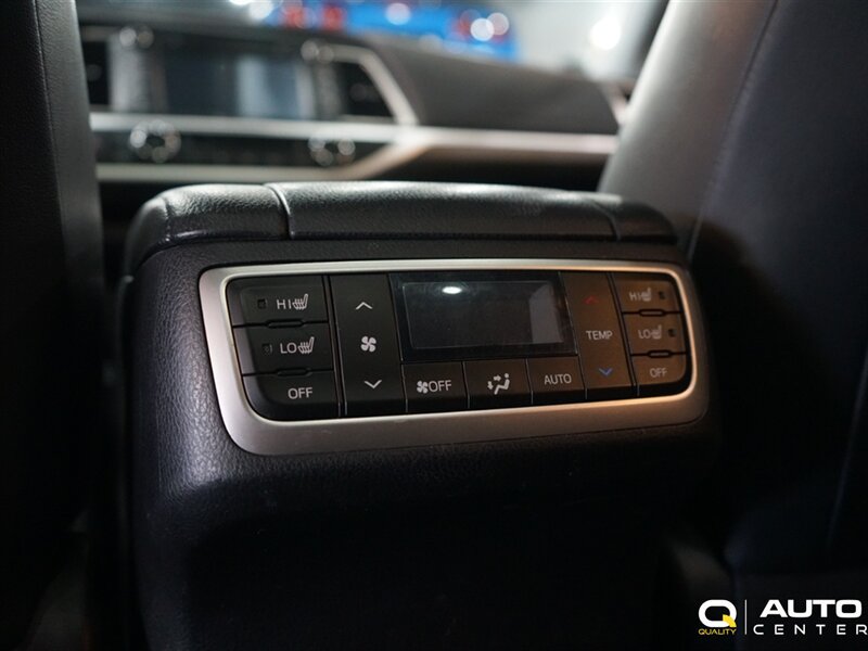 Used 2018 Toyota Highlander Limited Platinum AWD/4WD image 32