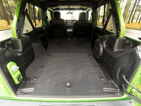 Used 2019 Jeep Wrangler Unlimited Sahara w/ Uconnect 4C Nav & Sound Group image 32