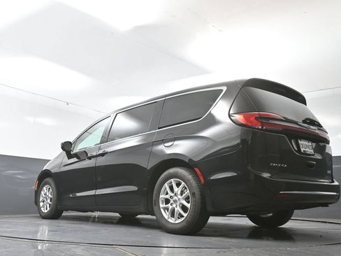Used 2024 Chrysler Pacifica Touring-L FWD image 62