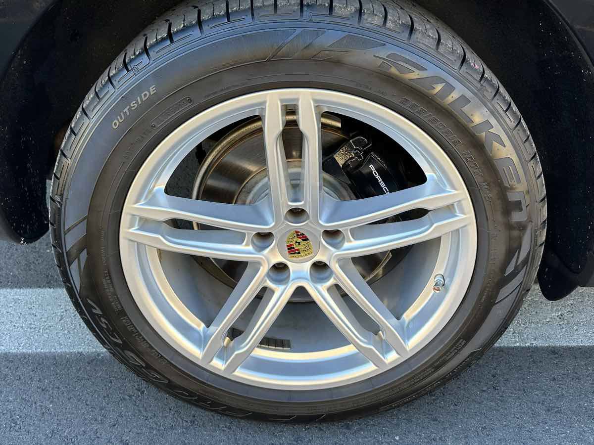 Used 2018 Porsche Macan AWD/4WD image 61
