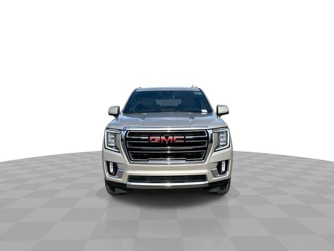 Used 2023 GMC Yukon XL SLT w/ SLT Luxury Package image 3