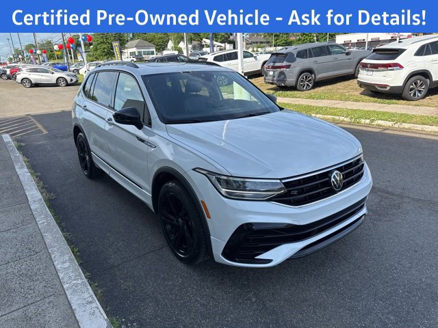 Certified 2023 Volkswagen Tiguan SE R-Line AWD/4WD image 4