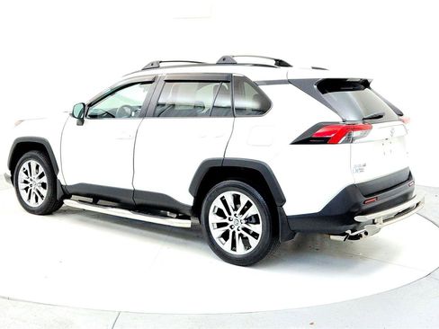 Certified 2021 Toyota RAV4 XLE Premium image 4