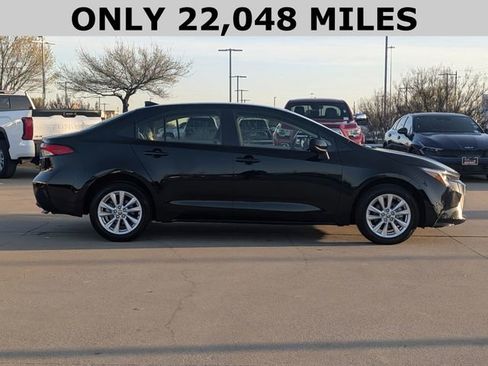 Used 2024 Toyota Corolla LE w/ LE Convenience Package image 4