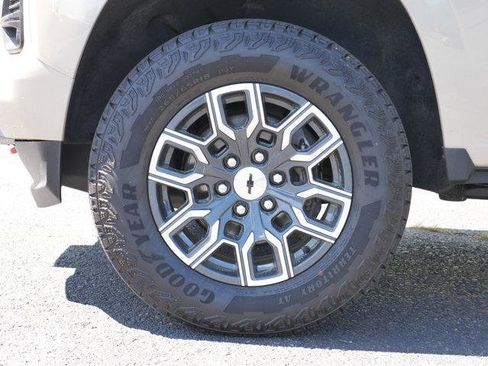 Certified 2023 Chevrolet Colorado Z71 w/ Z71 Convenience Package 2 AWD/4WD image 12