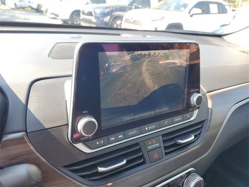 Used 2024 Nissan Altima 2.5 SV image 19