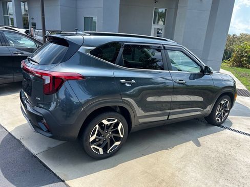 Certified 2024 Kia Seltos SX w/ SX Sunroof Package AWD/4WD image 6