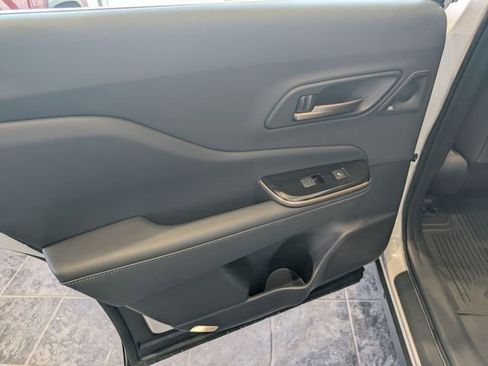 New 2025 Toyota Crown Signia Limited w/ Advanced Technology Package image 11