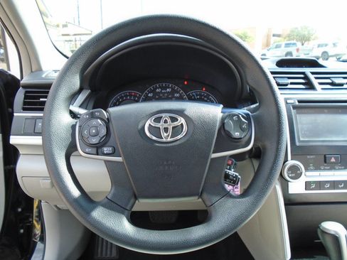 Used 2014 Toyota Camry LE image 15