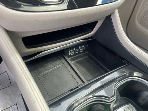 Used 2023 Chrysler Pacifica Limited image 29