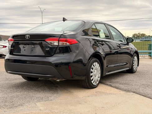 Used 2021 Toyota Corolla LE image 3