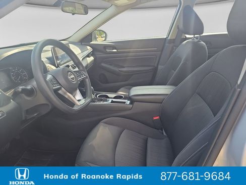 Used 2024 Nissan Altima 2.5 SV FWD image 10