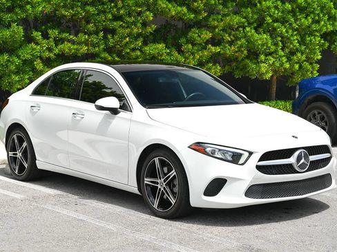 Used 2022 Mercedes-Benz A 220 image 3