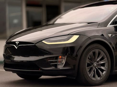 Used 2018 Tesla Model X 75D image 4