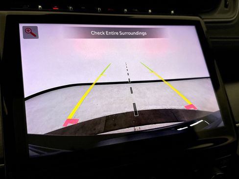 Used 2023 Jeep Grand Cherokee Limited image 15