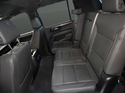 Used 2025 Chevrolet Suburban Z71 AWD/4WD image 29