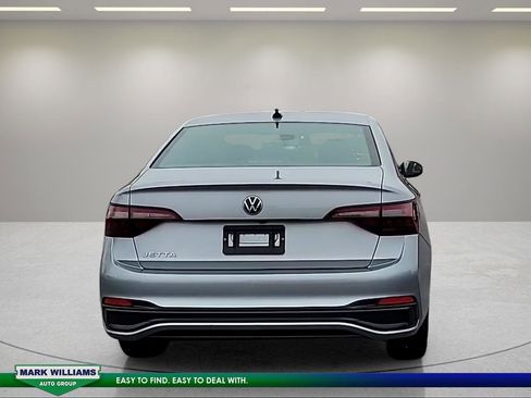 Used 2023 Volkswagen Jetta Sport image 5