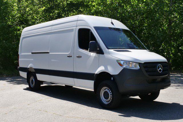 Used 2025 Mercedes-Benz Sprinter 2500 image 4