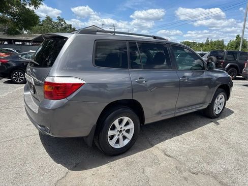 Used 2010 Toyota Highlander SE FWD image 5