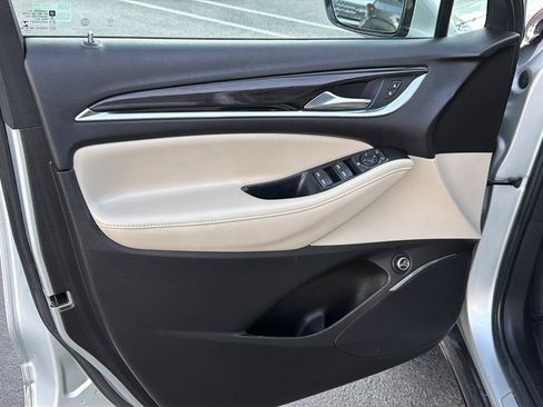 Used 2021 Buick Enclave Essence image 9